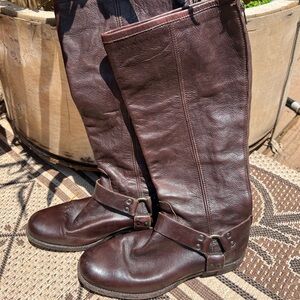 Vintage FRYE boots

Size 10